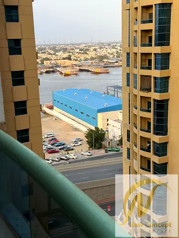 عاجل للبيع — شقة غرفتين وصالة بإطلالة على البحيرة (أبراج الخور)