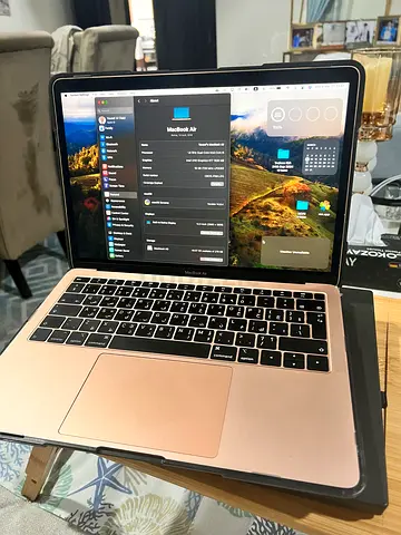 Apple MacBook in Excellent Condition