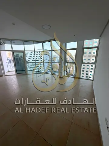 🏰 شقة عائلية بمساحات استثنائية في قلب الخان - شارع الخان الرئيسي! 🏰 مع شركة الهادف للعقارات، استمتع بالمساحة والراحة في موقع استراتيجي مميز. شقة مث