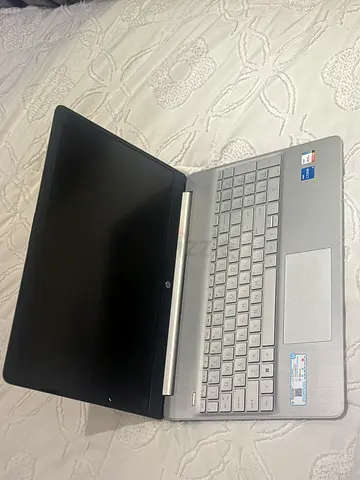 HP Laptop - 1.5 year old but only 15 days used instal only 1 application no use