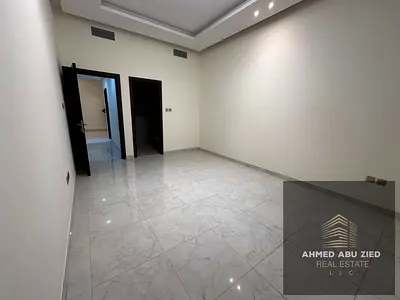 اشيك واجمل شقة اول ساكن تتكون من غرفتين نوم ماستر _صالة واسعة _مطبخ مجهز _3 حمام _قريب من الخدمات_صيانة كاملة علي المالك طول فترة الايجار _فرصة كبيرة