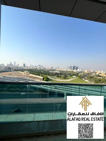 شقة غرفه وصالة للبيع في أبراج السيتي تاور بإطلالة كاملة على القصر، مساحة 904 قدم مربع، مع باركن خاص، موقع مميز وسعر نهائي 450,000 درهم