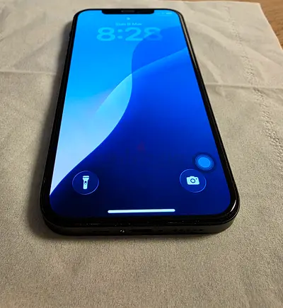 iPhone 12 128GB Black 5G With Facetime - Internationa l Version