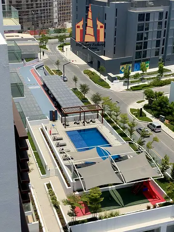 luxurious 3bhk with balcony pool view / close kitchen/ freehold property
