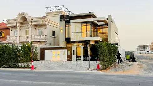 Une opportunité exceptionnelle d'acquérir une luxueuse villa aux vastes espaces de vie, idéale pour les familles en quête de confort et d'intimité. Le