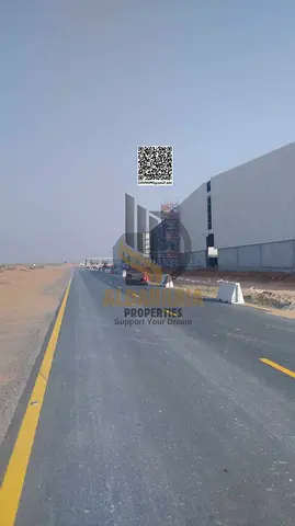 مستودع 92 ألف قدم للإيجار بأم القيوين