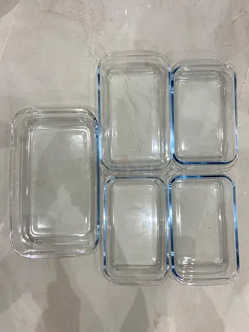 Set of 3 rectangular borosilicate glass baking pans. They are oven- and microwave-safe. Made of dura