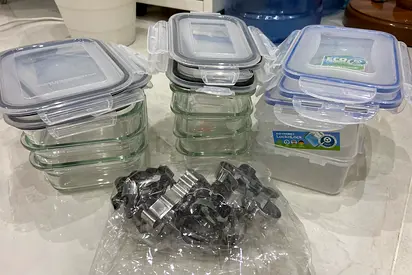 A set of 7 glass and 3 plastic food storage containers. Material: Heat-resistant glass, oven- and mi