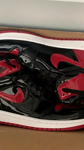 Air Jordan 1 retro patent bred