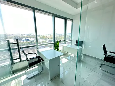 Modern Office | Bank Account Assistance | Free Amenities |
