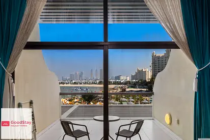 Bright Beachfront Studio with Breathtaking Views