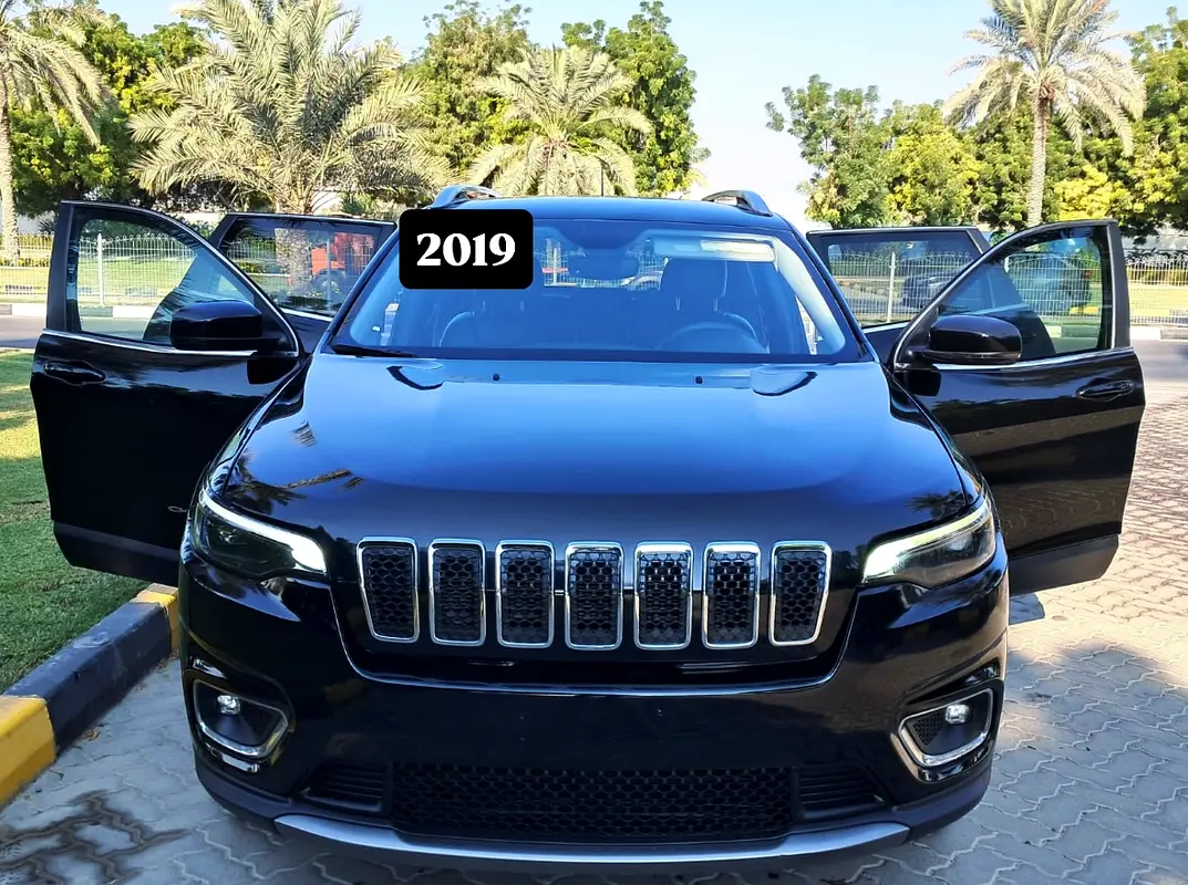 Jeep Cherokee 2019 — photo 1 of 9