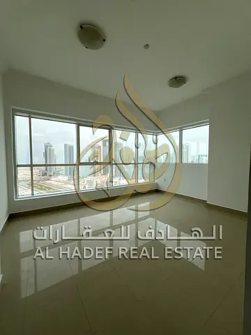 🏡  للإيجار  في الشارقة – منطقة التعاون  متاح شقة مميزة  3  غرف وصالة مع غرفة خادمة وبلكونة بإطلالة مفتوحة للإيجار السنوي، بموقع قريب من جميع الخدمات.