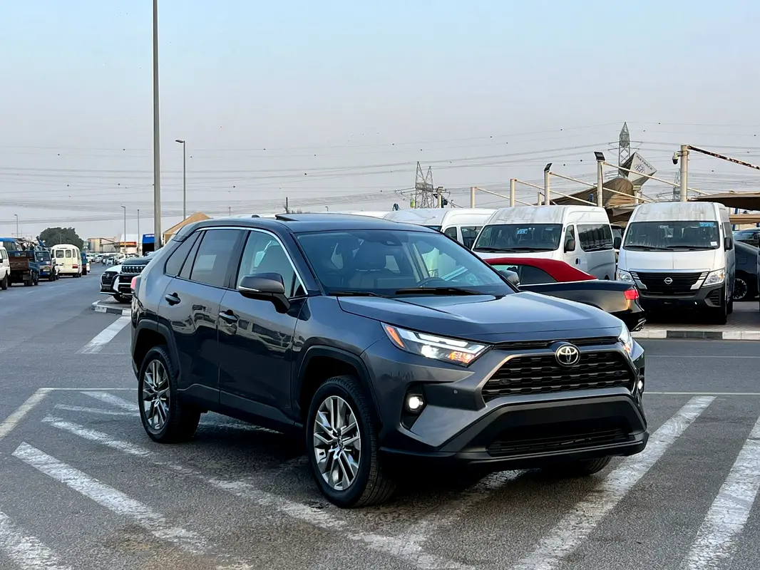 Toyota Rav 4 2023 — photo 1 of 20