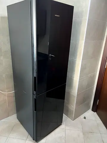 Hitachi bottom freezer fridge