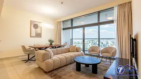 Vacant 2 BR | Modern Furnished I Prime Location