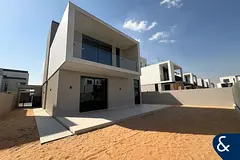 Exclusive community I 4 bedrooms I Available