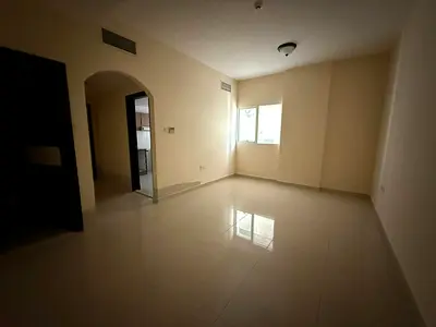 باركن مجاني ومساحات واسعه موقع مميز وحيوي قريب من كل الخدمات مثل المقاهي والمتاجر وقريب من مخرج دبي
