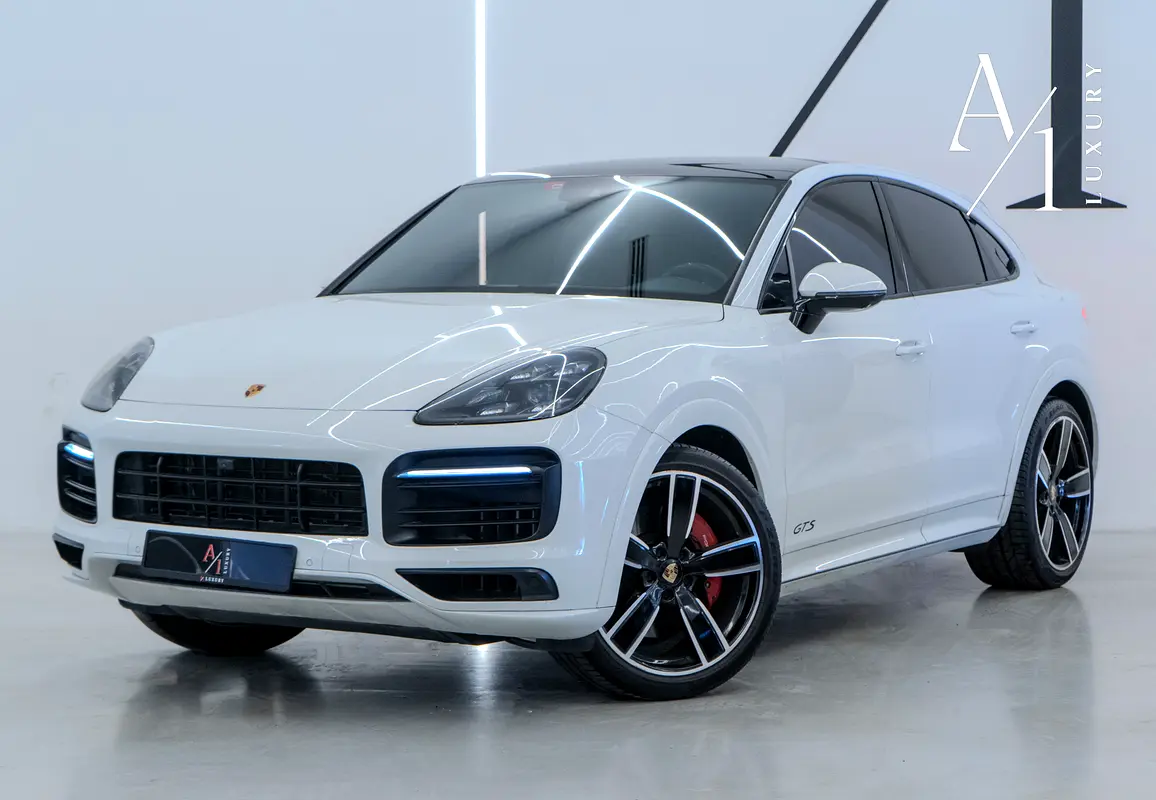 Porsche Cayenne 2021 — photo 1 of 16