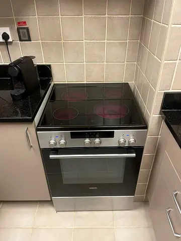 Siemens 4 burner electric cooker same like a new condition