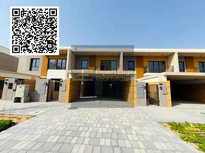 منزل تاون هاوس جديد وواسع جاهز للسكن، يضم 5 غرف نوم رئيسية، معروض للبيع بنظام الدفع الميسر 50%.