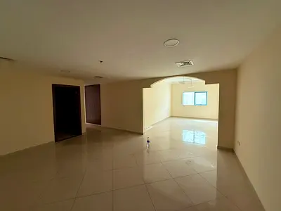 باركنج مجاني وبلكونة غرفة ماستر  مع تأمين شيك لا يصرف إطلالة مفتوحة مساحات كبيرة جدا خزائن بالحائط موقع حيوي متميز