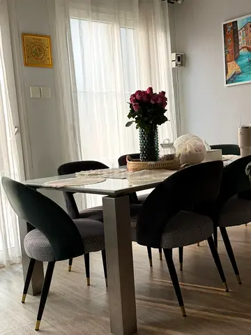 Dining Table with chairs for SALE