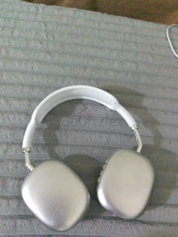 Stylish P1 Over-Ear Headphones