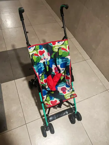 Lightweight Stroller with Colorful Design