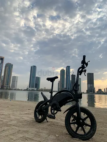 سكوتر كهربائي نظيف وقوي قابل لتفاوض