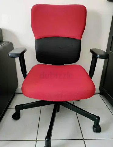 Office Chair in Red and Black