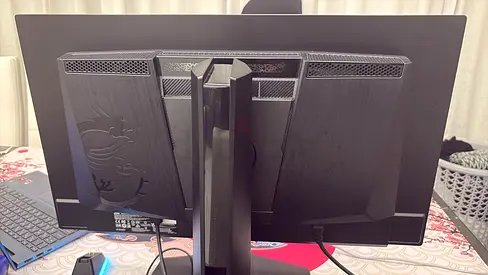 Oled monitor 500hz 2k 27inch 0.03ms مستعمله شهرين معه الفاتوره و البوكس مطلوب 2500