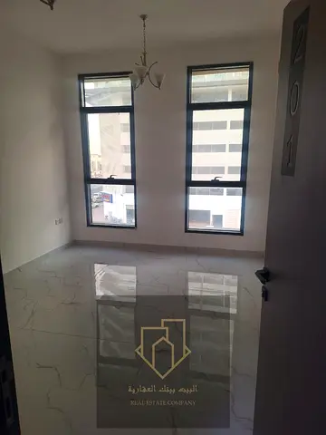 موقع ممتاز - مساحه كبير - قريب من مخرج دبي والشارقه - قريب من جميع الخدمات