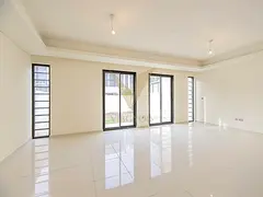 Vacant 5 BR Townhouse | Ideal Spacious Family Home