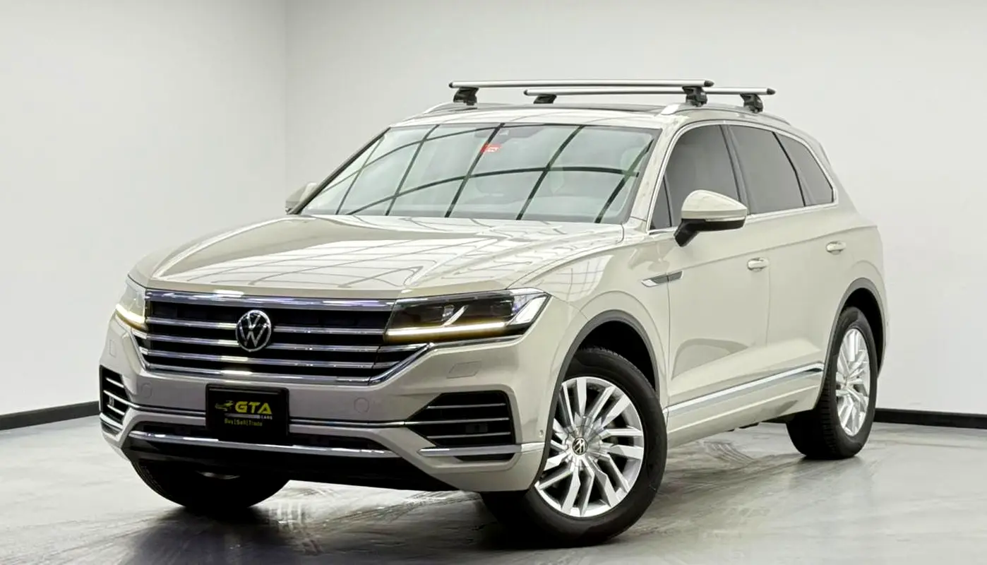 Volkswagen Touareg 2022 — photo 1 of 17