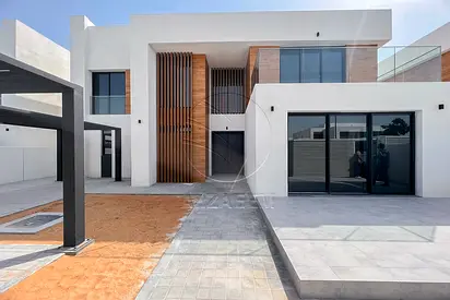 √ 4BR+Maid Single Row Villa | Prime Location √