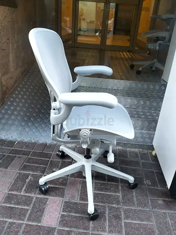 For selling Herman Miller Aeron Remastered chair size B Good