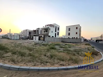 أرض سكنية للبيع، تقع على زاوية شارعين في منطقة الزاهية.