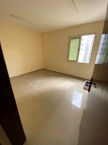 غرفتين وصالة في أبوشغارة 💥✨ 🛋️ مساحات كبيرة ومريحة جداً ❄️ تكييف مركزي 🚿 2 حمّام 🌅 بلكونة واسعة 🍳 مطبخ كبير ومريح 📍 موقع ممتاز