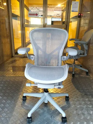 Herman Miller Aeron Remastered chair Size B good condition same look new one available