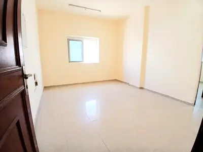 Lavish 1bhk good building near muwailah sharing rent 30k