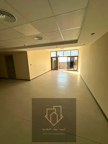 موقع ممتاز - مساحه كبير - قريب من مخرج دبي والشارقه - قريب من جميع الخدمات - باركن مجانا - مسبح - جيم