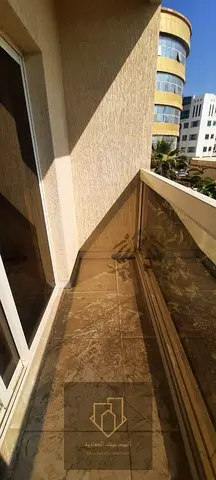 ✨ شقة غرفة وصالة مع بلكونة في موقع حيوي قريب من سفير مول ومخرج الشارقة تتوفر الآن فرصة سكن مميزة في منطقة النعيمية 3 بعجمان