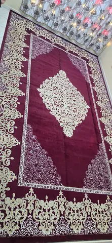 Urgent Sale Turkey made big carpet more than 25kg weight 300x400 at 300/- only