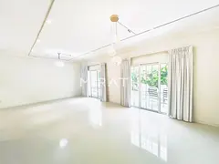 Modern Upgraded Villa | Private pool | Public park