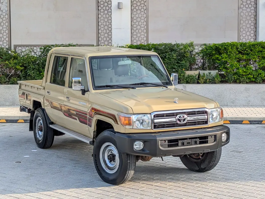 Toyota Land Cruiser 70 Series 2014 — photo 1 of 17