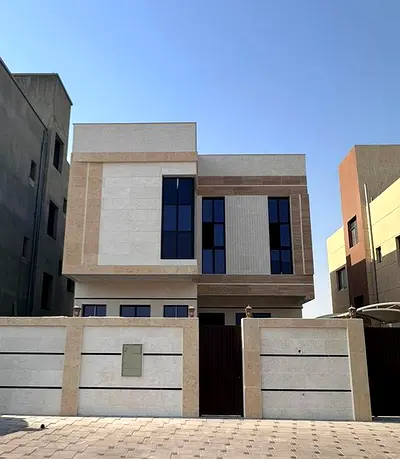Villa for sale at a great price and in a prime location. 4 bedrooms, super deluxe finishing, freehold ownership, easy monthly installments, and freeho