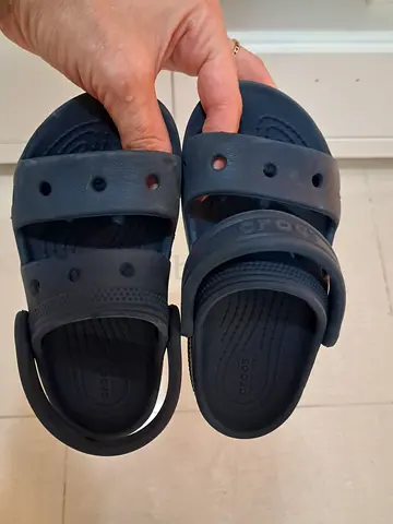 Crocs for boy 4 to 5 yo, size 9