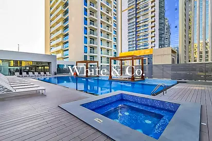 Modern | Furnished | Great Location | Vaca