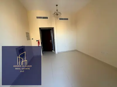 اول ساكن استيديو